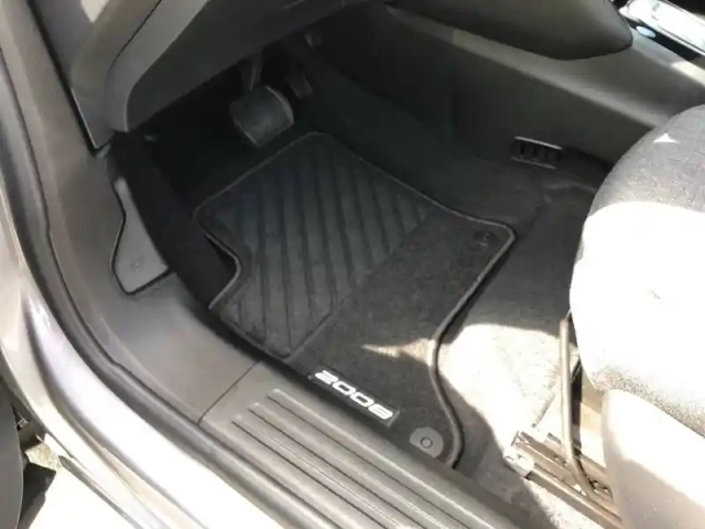 Peugeot 2008 hybrid 110 e-dcs6 — photo 15