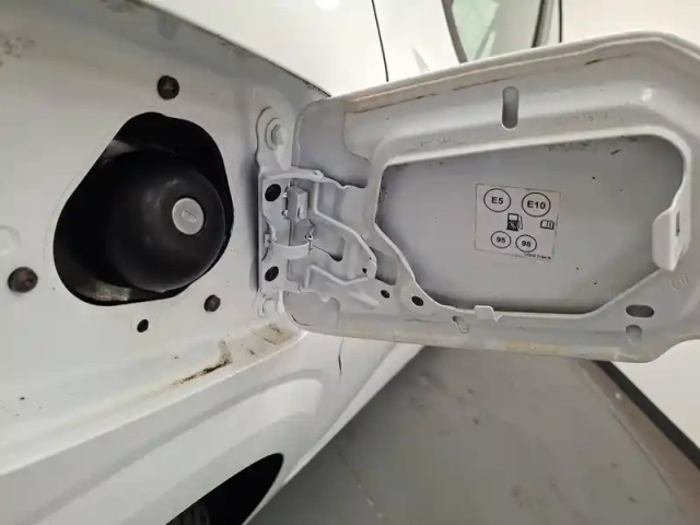 Dacia Sandero sce 65 — photo 15