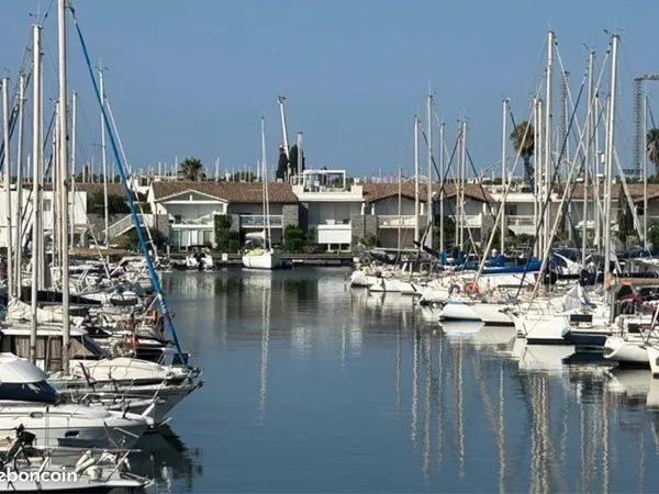 Cap d'Agde sur le port en 1ere ligne avec vue exceptionnelle studio 4 couchages - ascenseur - piscin