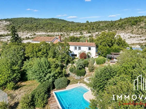 Mas d'exception au pied du Pic Saint-Loup - 19 hectares, pis