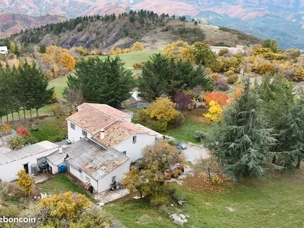 Maison 8 pièces 210 m²