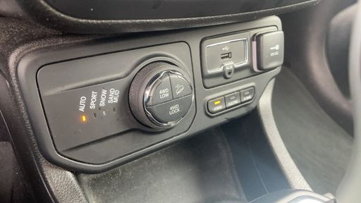 Jeep Renegade 1.3 i 190 4xe Plug in Hybrid 4WD DCT6 - Brooklyn – 2022 – 78835 km – Hybride rechargeable – Boîte Automatique — photo 4
