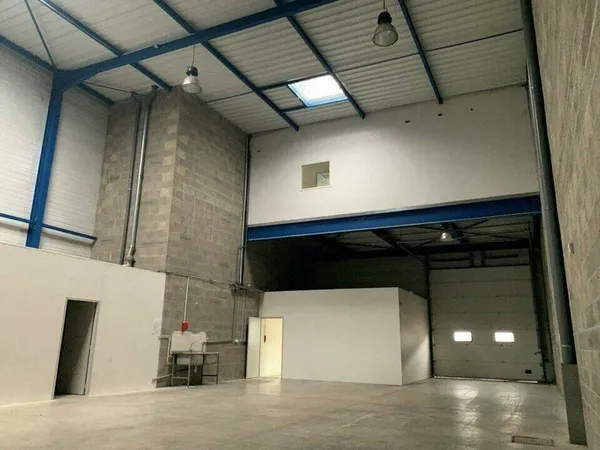 Local d'activité 406 m²