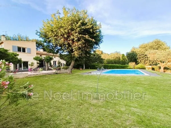 Maison 1 pièce 200 m²