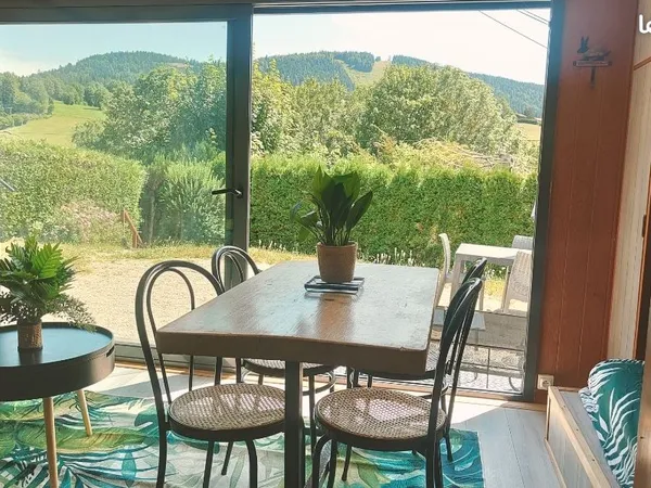 Chalet avec terrasse et jardin