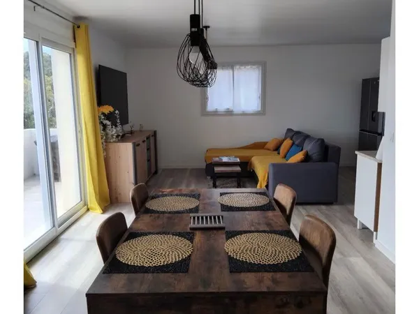 Haut de villa meublé T4 au calme — Saparelli (Bonifacio)