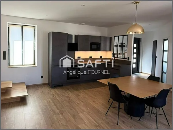 Duplex de 96 m² entièrement rénové avec parking couvert - Centre de Luzinay