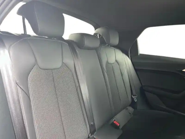 Audi A1 sportback 35 tfsi 150 ch s tronic 7 — photo 10
