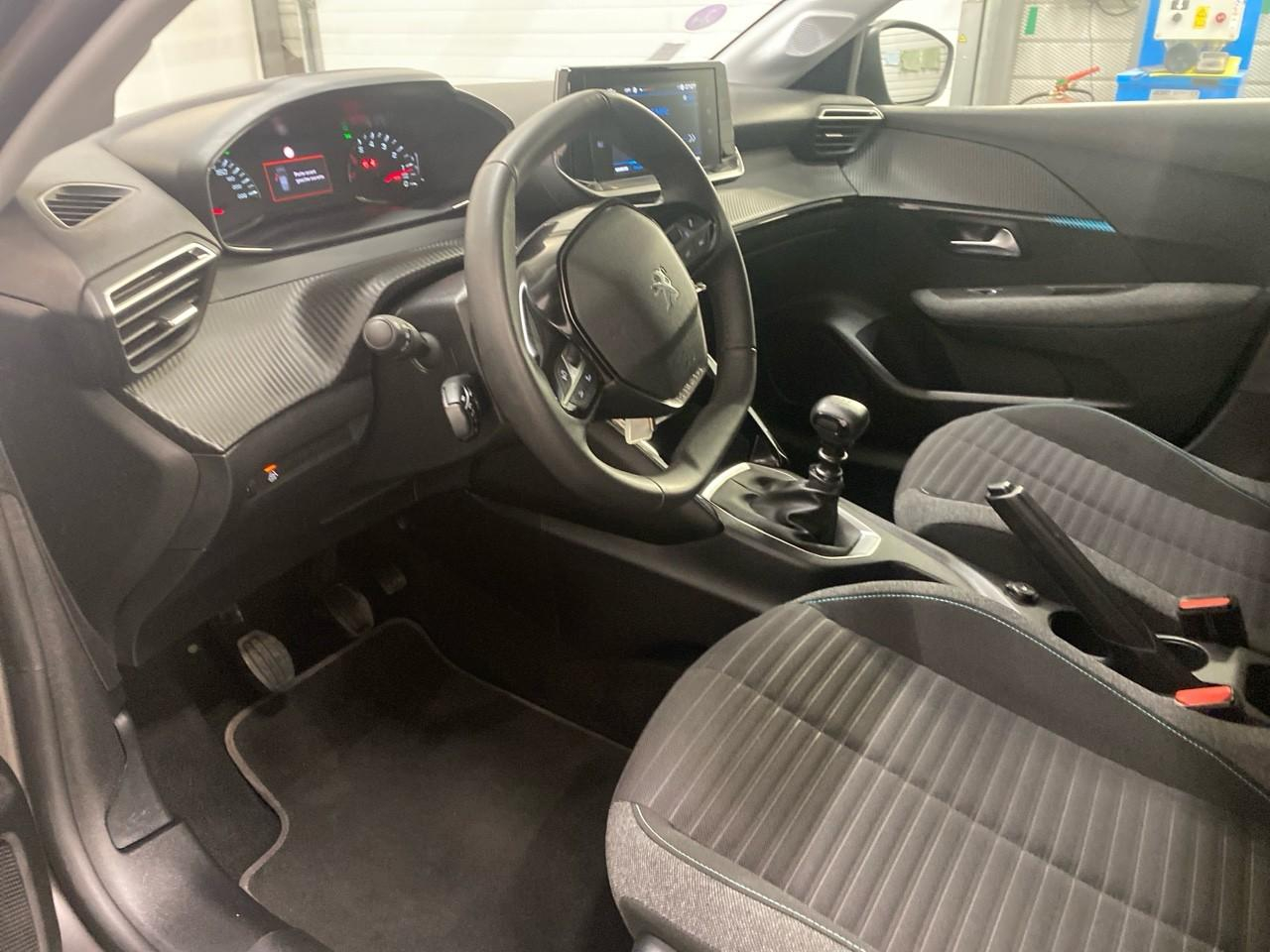 Peugeot 208 puretech 100 s&s bvm6 style — photo 9