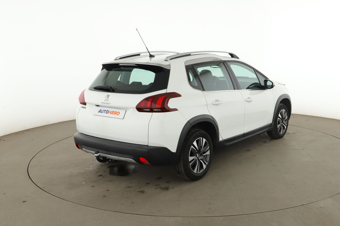 Peugeot 2008 1.2 PureTech Allure — photo 5