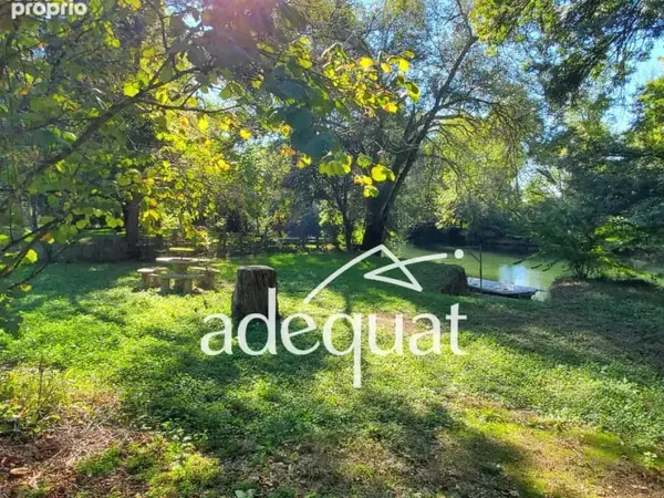Un terrain en bord de Charente pour les passionnés de pêche et d