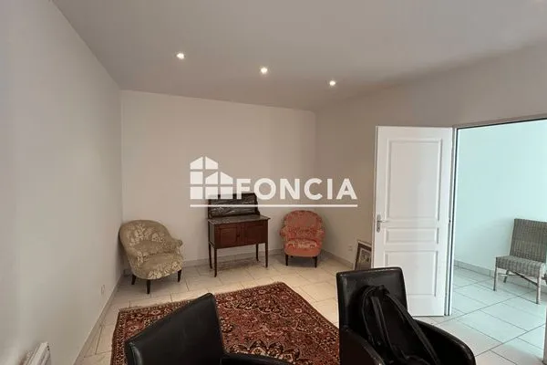 Local 3 pièces 63 m²