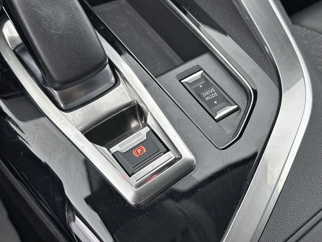 Peugeot 3008 hybrid 225 e-eat8 allure — photo 31