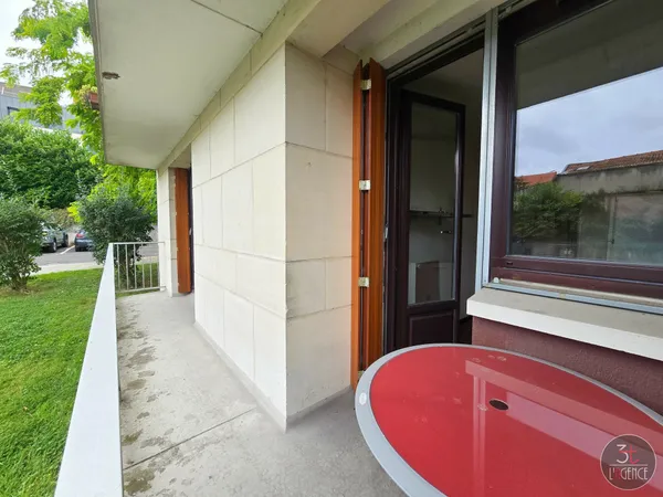 2 PIECES AVEC TERRASSE