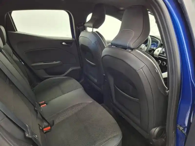 Renault Clio e-tech 140 - 21 — photo 28