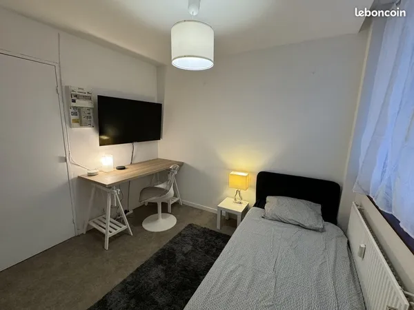 Studio Meublé Triangle d'Or Siam Gare Fac Hopital TV WIFI7 Palce Wilson