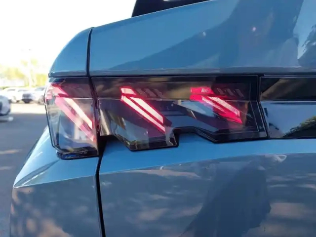 Peugeot 3008 electrique 210 ch 73 kwh — photo 17
