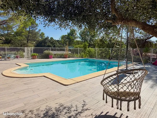 Propriété 5 pièces 140 m²