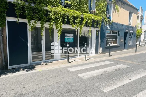 Local 1 pièce 92 m²