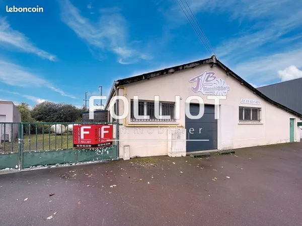 Local 300 m² CARENTAN LES MARAIS