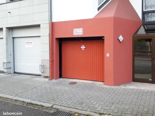 Garage fermé en sous-sol résidence sécurisée