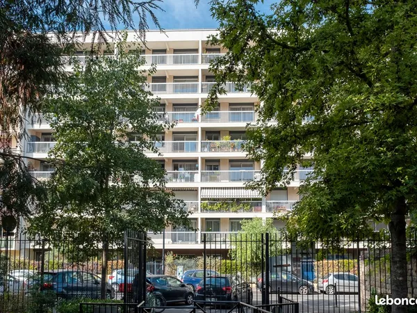 Appartement 4 pièces, 88 m², balcon, parking, cave - DPE C - Métro à 2 min