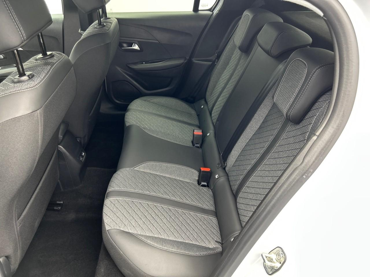 Peugeot 208 100 s&s bvm6 allure — photo 13