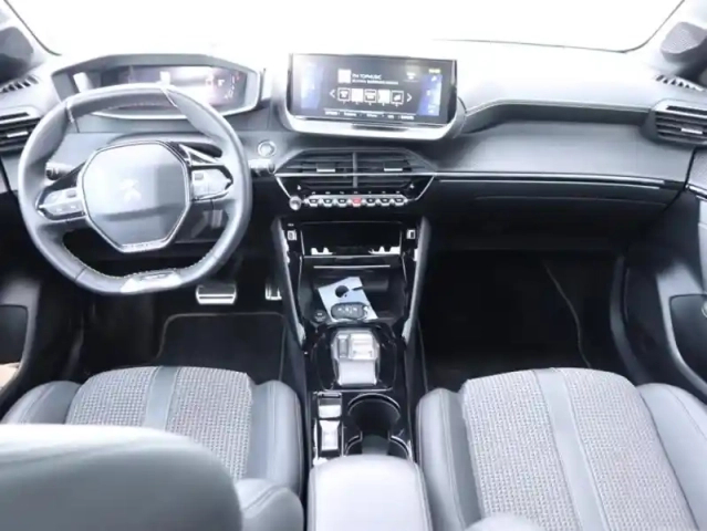 Peugeot 208 e- 136ch gt — photo 10