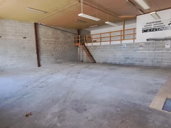 Local d'activité 220 m²