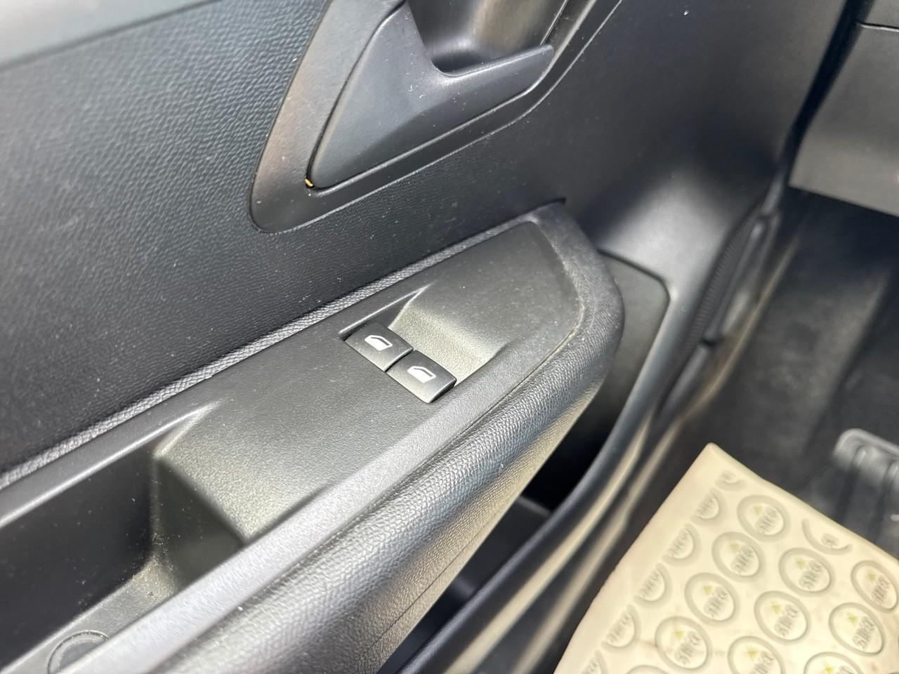 Peugeot 208 puretech 75 s&s bvm5 like — photo 18