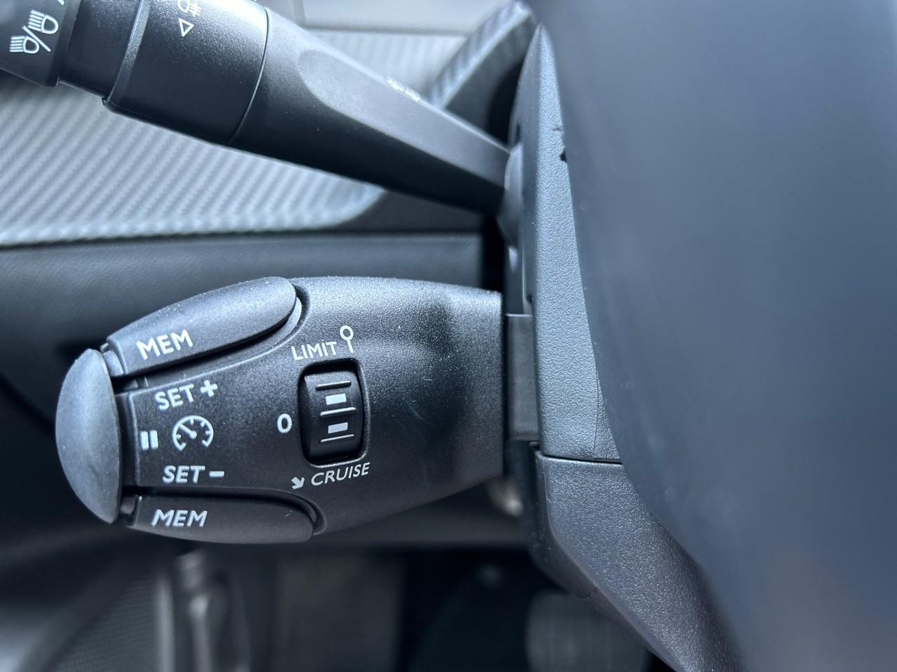 Peugeot 2008 1.2 hybrid 110ch edition e-dcs6 — photo 15