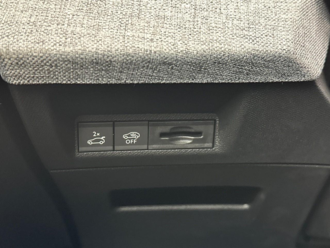 Peugeot 3008 hybrid 145 e-dcs6 gt — photo 16