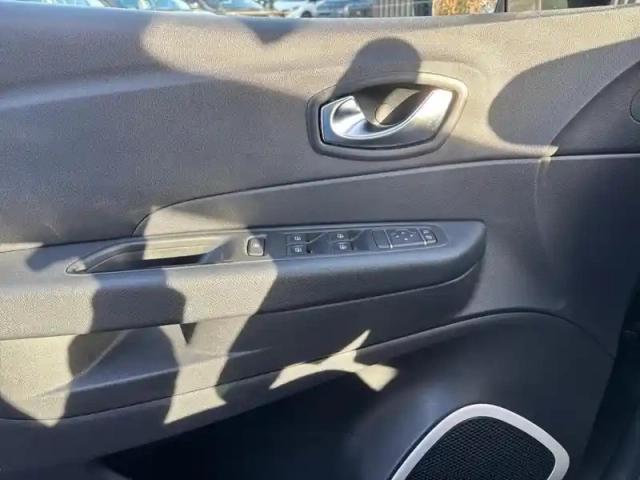 Renault Captur dci 90 zen — photo 16