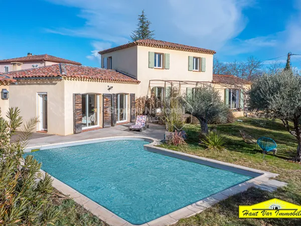 Villa avec piscine garages et studio independant
