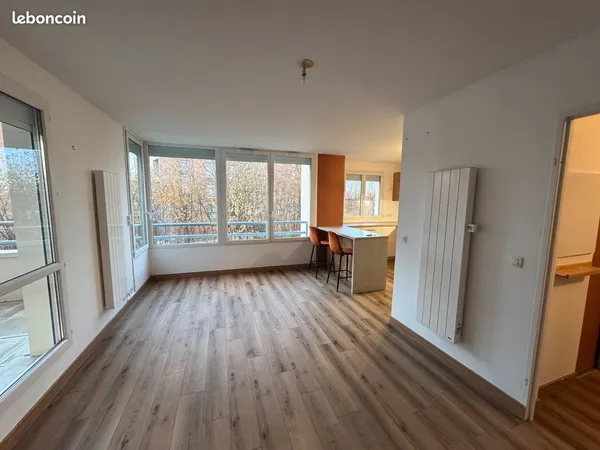 Appartement rénové T3 66m² - Terrasse de 24m² - Parking sécurisé