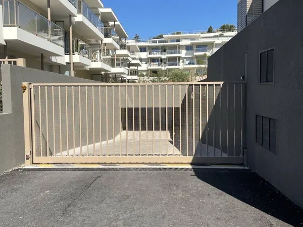 Parking 13 m²