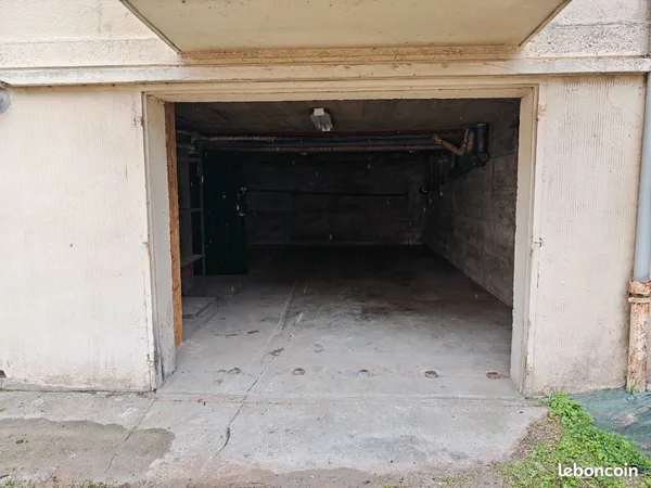 Grand garage de 32 m2 proche centre ville