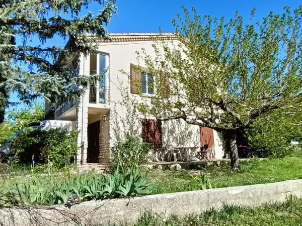 MAISON A BANON