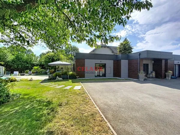 Maison de 6 pièces de 243 m² à Lubersac