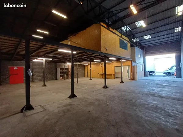 Local bureaux 300 m²