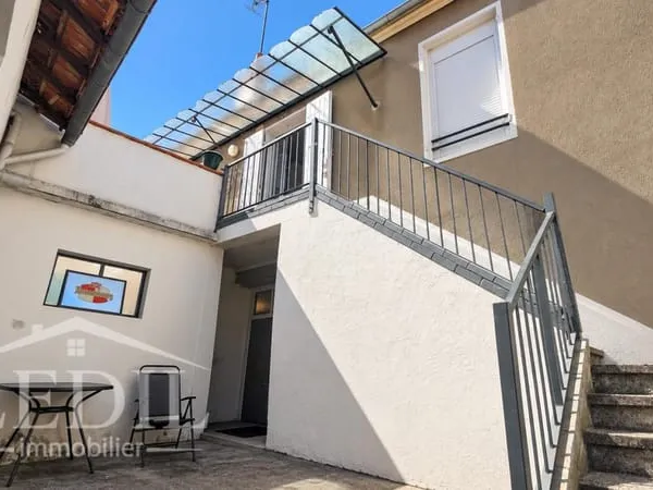 ENSEMBLE IMMOBILIER - APPARTEMENT 70 M² + EXTENSION POSSIBLE - 5 GARAGES