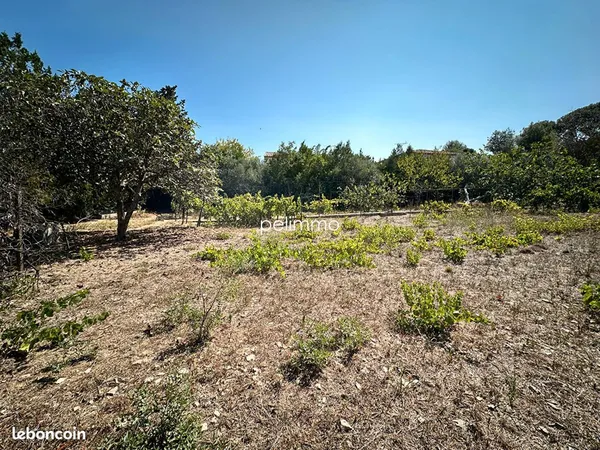 Terrain 455 m² LANCON PROVENCE