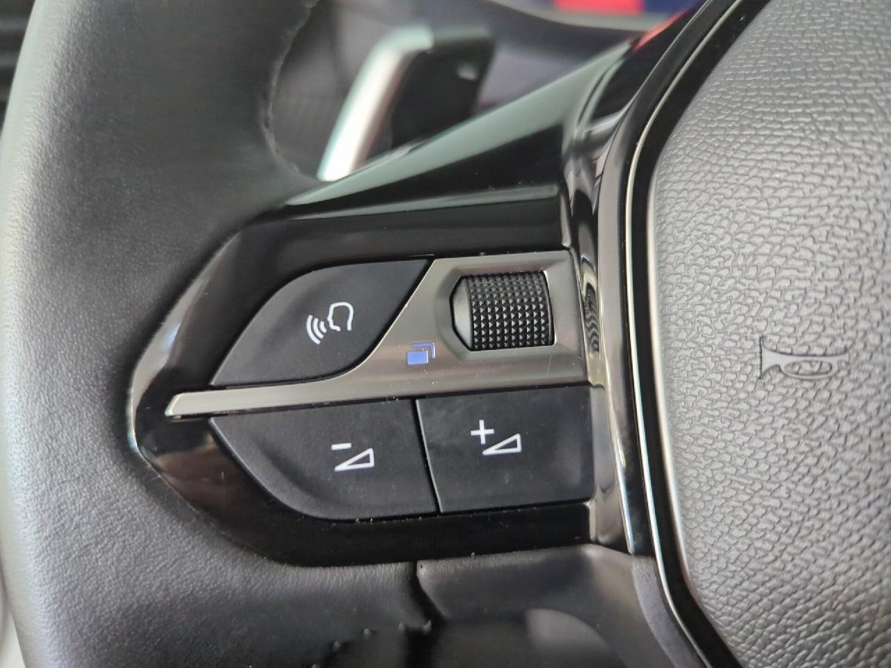 Peugeot 2008 puretech 130 s&s eat8 allure pack — photo 25