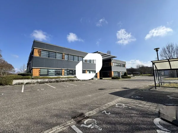 Bureau 918 m²