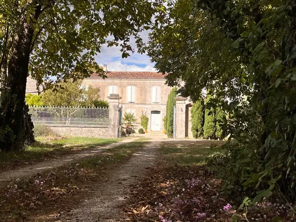 Maison 11 pièces 315 m²