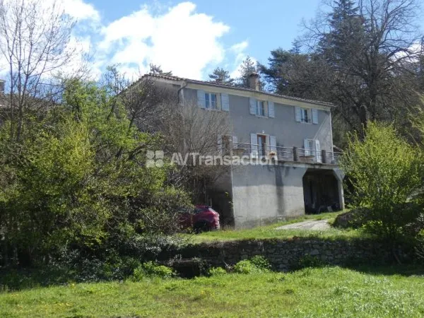 Propriete de charme sur environ 9 500 m2