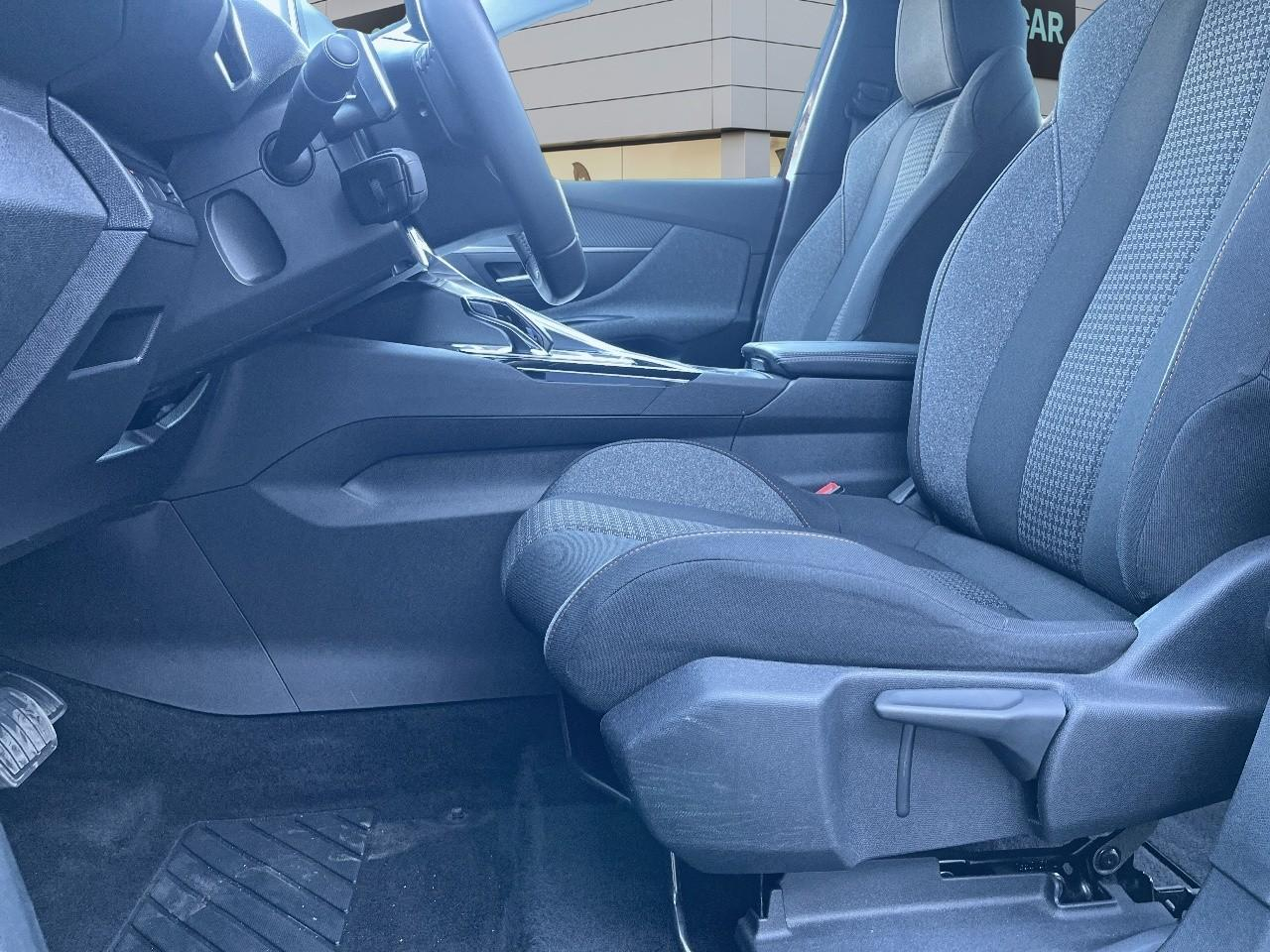 Peugeot 5008 puretech 130ch s&s eat8 active pack — photo 9