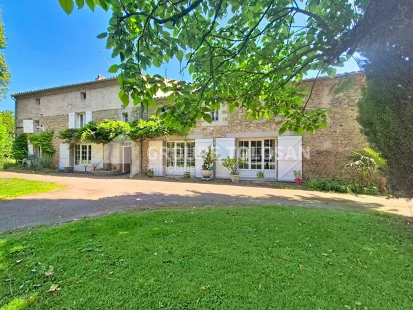 Maison 8 pièces 375 m²