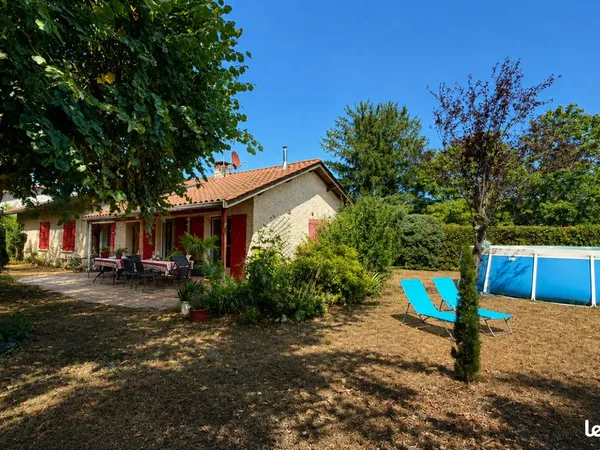 MAISON DE PLAIN-PIED 115 m² • 1 285 m² DE TERRAIN • 3 CHAMBRES + BUREAU • PISCINE