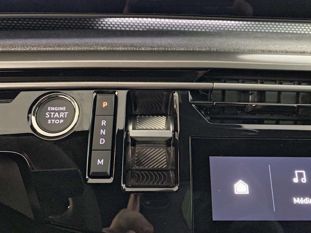 Peugeot 3008 hybrid 145 e-dcs6 gt — photo 15